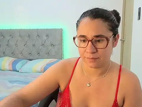estrellajunior online show from June 9, 2026, 11:22 am
