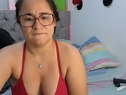 estrellajunior online show from June 17, 2026, 2:14 am