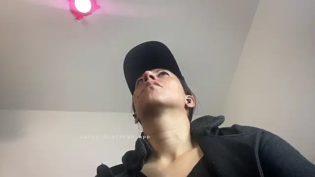 Snapshot of ItsAmara chatting on April 10, 2026, 1:27 pm ItsAmara online show from April 10, 2026, 1:27 pm