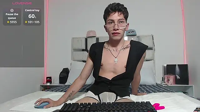 Snapshot of tiam_muller_fenix chatting on April 11, 2026, 12:59 am tiam muller fenix online show from April 11, 2026, 12:59 am