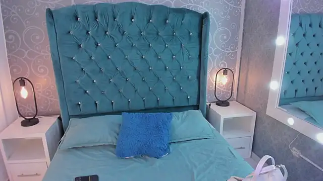 EmmaCame online show from June 17, 2026, 7:37 pm