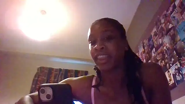 Halligirl online show from May 8, 2026, 4:56 pm