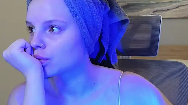 mollybossy online show from April 11, 2026, 12:04 am