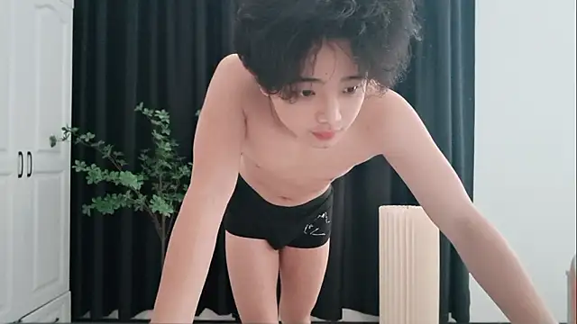 Snapshot of ZH-HUAHUA chatting on March 15, 2026, 6:30 am ZH-HUAHUA online show from March 15, 2026, 6:30 am