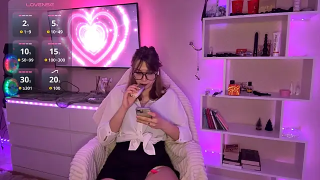 Olivia 132 online show from April 8, 2026, 1:11 pm