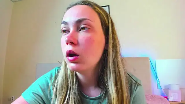 MelanieCuty online show from June 15, 2026, 5:53 am