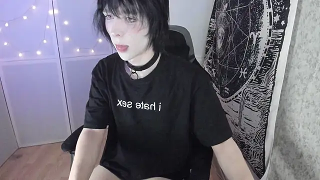Snapshot of Simochka_w chatting on August 3, 2026, 6:33 pm Simochka w online show from August 3, 2026, 6:33 pm