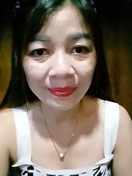 Yiyi102300 online show from June 21, 2026, 1:24 pm
