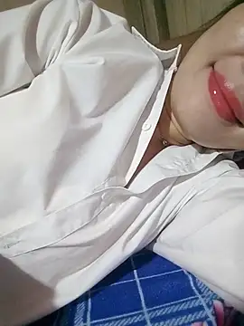 Snapshot of Yiyi102300 chatting on July 11, 2026, 11:17 pm Yiyi102300 online show from July 11, 2026, 11:17 pm