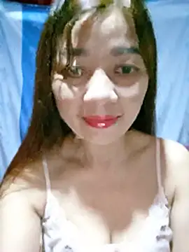 Snapshot of Yiyi102300 chatting on August 3, 2026, 1:48 am Yiyi102300 online show from August 3, 2026, 1:48 am