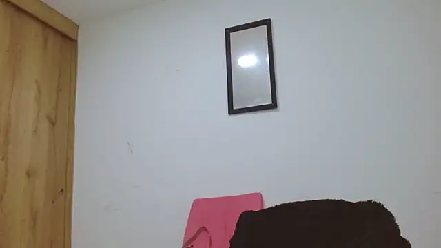 Emily Lopera online show from June 7, 2026, 10:02 pm