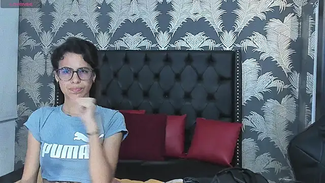 Emily Lopera online show from June 28, 2026, 1:28 pm