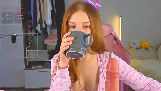 GoldenSunBunny online show from June 8, 2026, 7:31 am