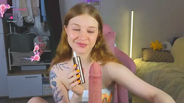 GoldenSunBunny online show from July 15, 2026, 7:08 pm