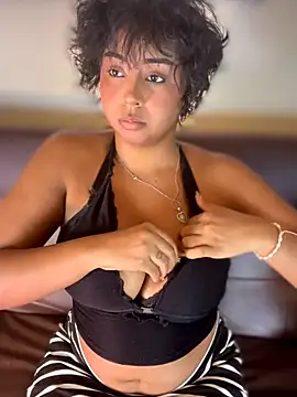 Snapshot of SamaraDesire chatting on July 11, 2026, 7:49 pm SamaraDesire online show from July 11, 2026, 7:49 pm