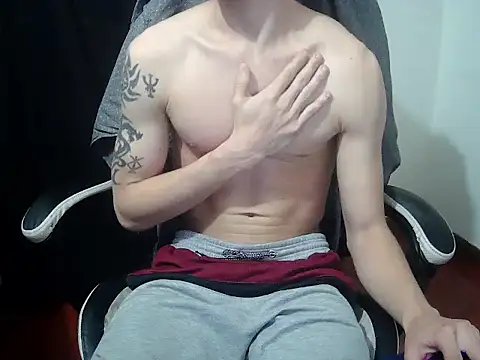 crixus11111 online show from March 18, 2026, 5:10 am