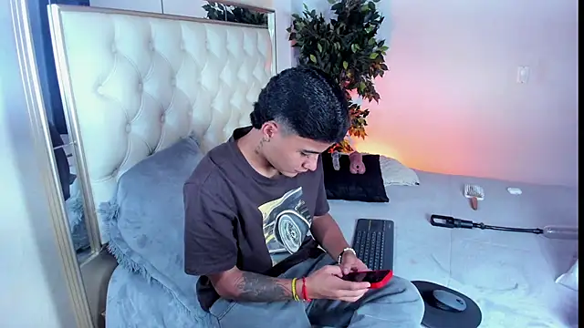 Liam Dustin online show from July 21, 2026, 7:49 pm
