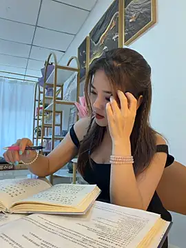 Xiaoxiao-y online show from June 9, 2026, 6:14 am