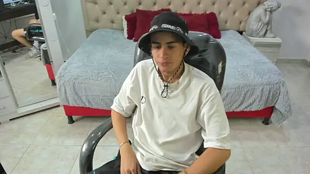 Cristoferr 10 online show from March 20, 2026, 6:35 pm