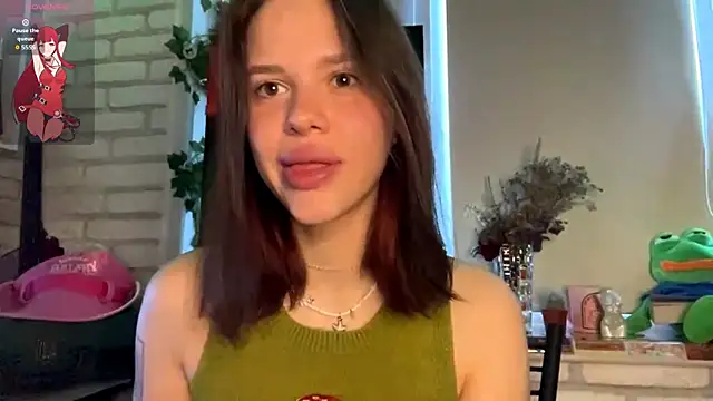 SarahHunnye online show from May 1, 2026, 1:32 am