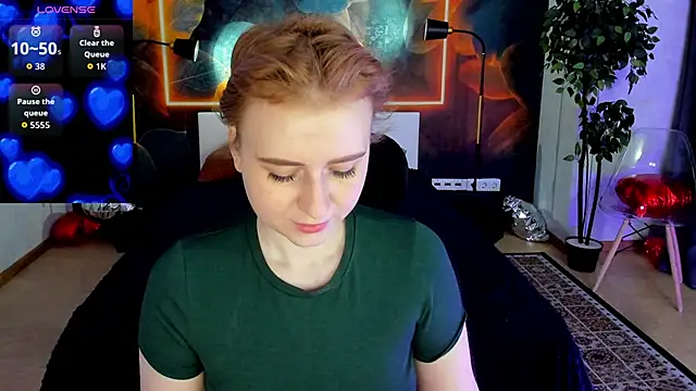 Shiny Liss online show from May 19, 2026, 1:44 am