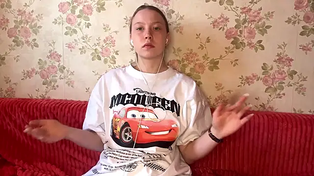 EleneShedden online show from March 21, 2026, 9:25 am