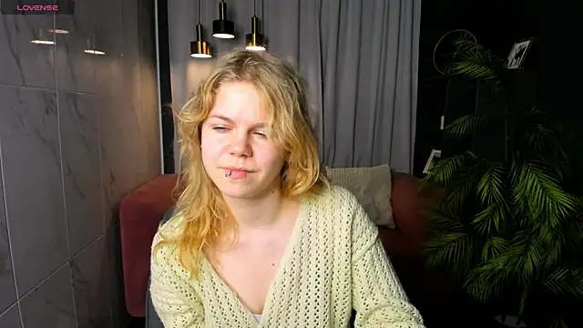 ElizabethVane online show from June 9, 2026, 5:30 am