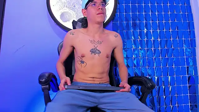 Bennet-Grayy online show from April 7, 2026, 3:51 am