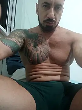 muscle model33 online show from March 18, 2026, 10:02 pm