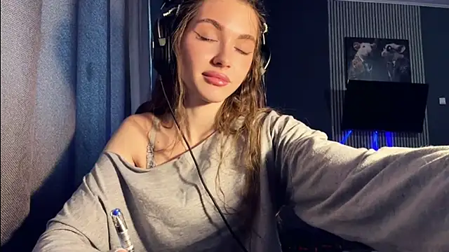 Snapshot of Veluxe chatting on March 15, 2026, 12:22 pm Veluxe online show from March 15, 2026, 12:22 pm