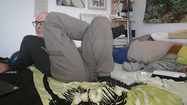 Snapshot of Thomate24 chatting on May 11, 2026, 4:26 pm Thomate24 online show from May 11, 2026, 4:26 pm
