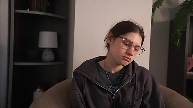 KaryLias online show from March 16, 2026, 5:13 am