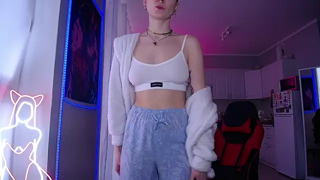 Hope Foxter online show from April 3, 2026, 5:49 am