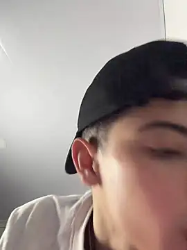 SebastianReed  online show from May 12, 2026, 10:29 pm