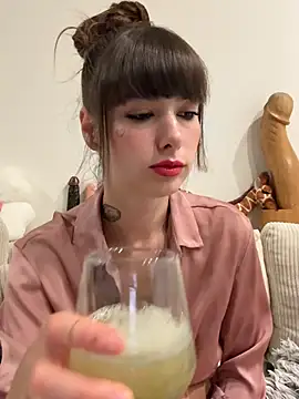 xsugarbabe online show from May 6, 2026, 6:24 pm