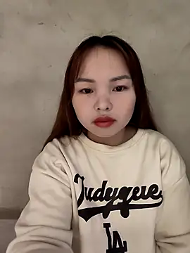 Snapshot of Mina_xYx chatting on May 9, 2026, 4:28 am Mina xYx online show from May 9, 2026, 4:28 am