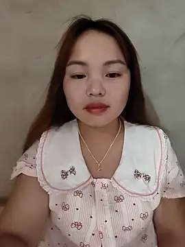 Snapshot of Mina_xYx chatting on June 1, 2026, 3:47 pm Mina xYx online show from June 1, 2026, 3:47 pm