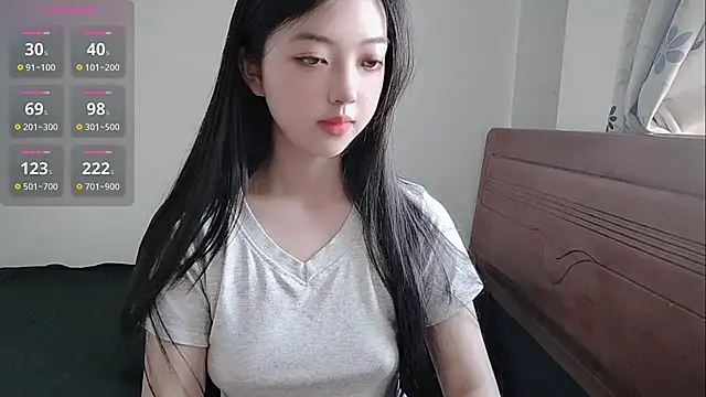 oblakitty  online show from May 4, 2026, 12:39 am