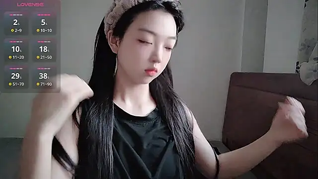Snapshot of oblakitty_ chatting on August 8, 2026, 12:13 am oblakitty online show from August 8, 2026, 12:13 am