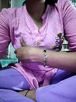 model seela online show from April 12, 2026, 3:28 pm