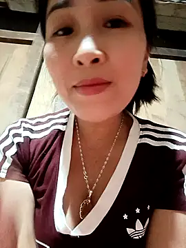 Cherry XyX online show from March 15, 2026, 1:17 pm