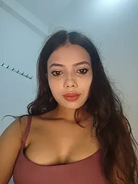 Snapshot of Candyy_crushh chatting on July 1, 2026, 10:20 pm Candyy crushh online show from July 1, 2026, 10:20 pm