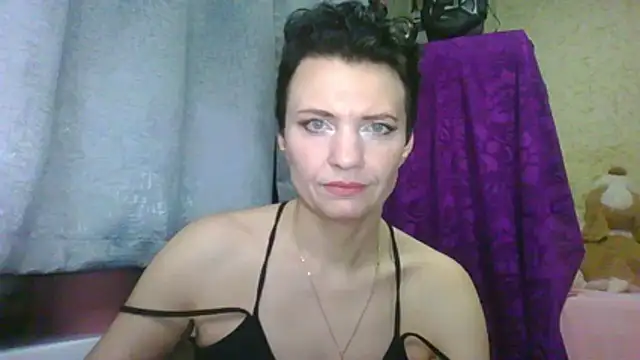 HotMamaQueen234 online show from March 18, 2026, 8:23 pm