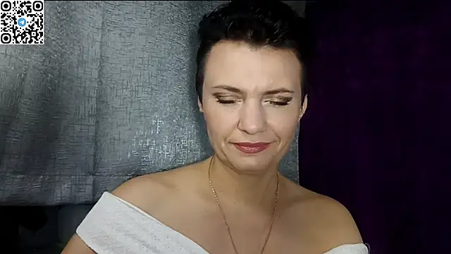 HotMamaQueen234 online show from May 5, 2026, 8:06 pm