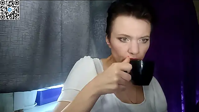 HotMamaQueen234 online show from June 2, 2026, 10:39 am