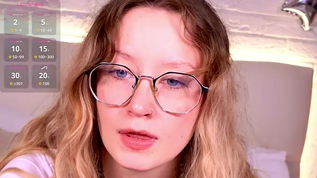 AmelieViolet online show from June 3, 2026, 12:52 pm