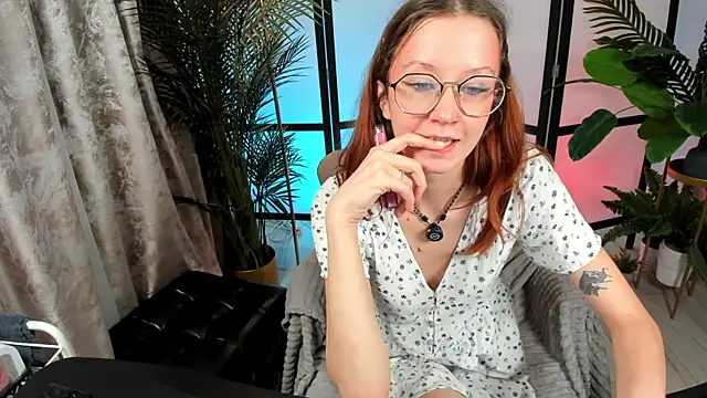 AmelieViolet online show from June 25, 2026, 5:12 am