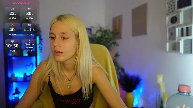 Luna Grace18 online show from June 18, 2026, 1:26 pm