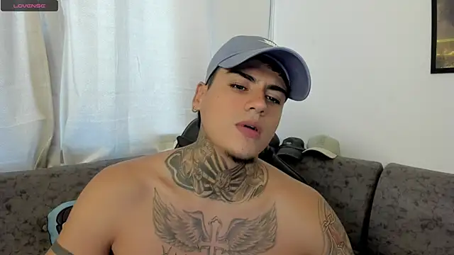 sweetlatinoboy online show from August 7, 2026, 8:22 pm