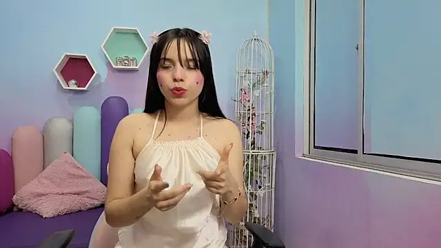Snapshot of Isaa_Skinny chatting on June 4, 2026, 3:45 am Isaa Skinny online show from June 4, 2026, 3:45 am